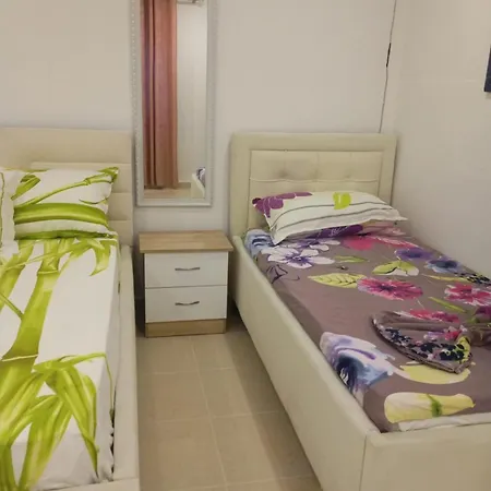 Durres Beach Rooms 모텔 *